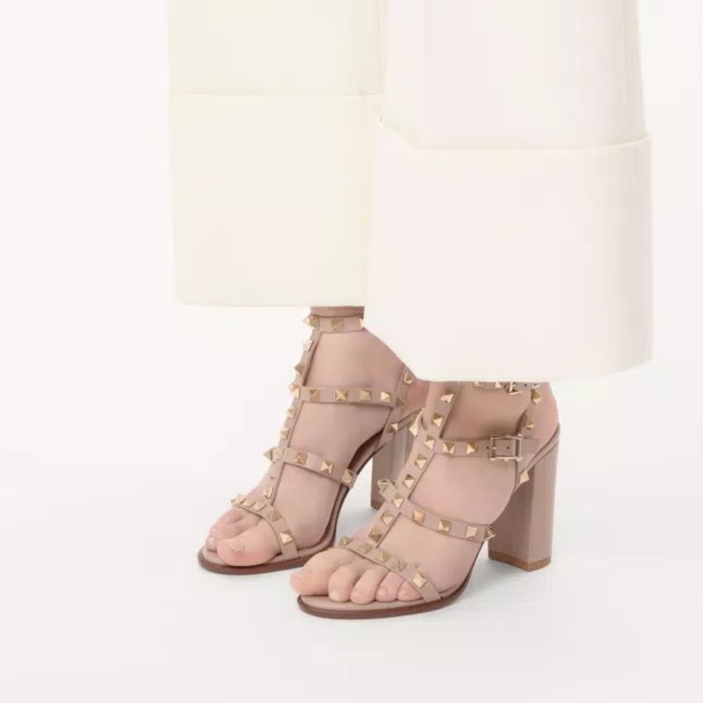 Valentino Garavani Rockstud Block Heel Sandals - Blush